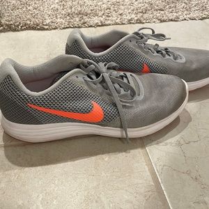 GUC Women’s Nike Size 10